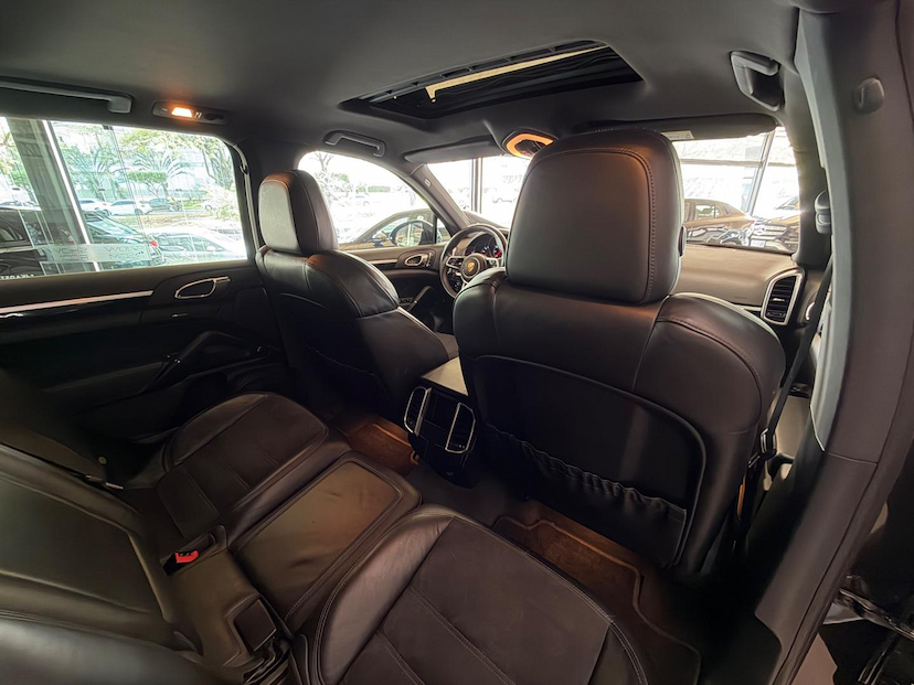 Foto do veículo PORSCHE CAYENNE  V6 2018 75.214 KM 390.000,00