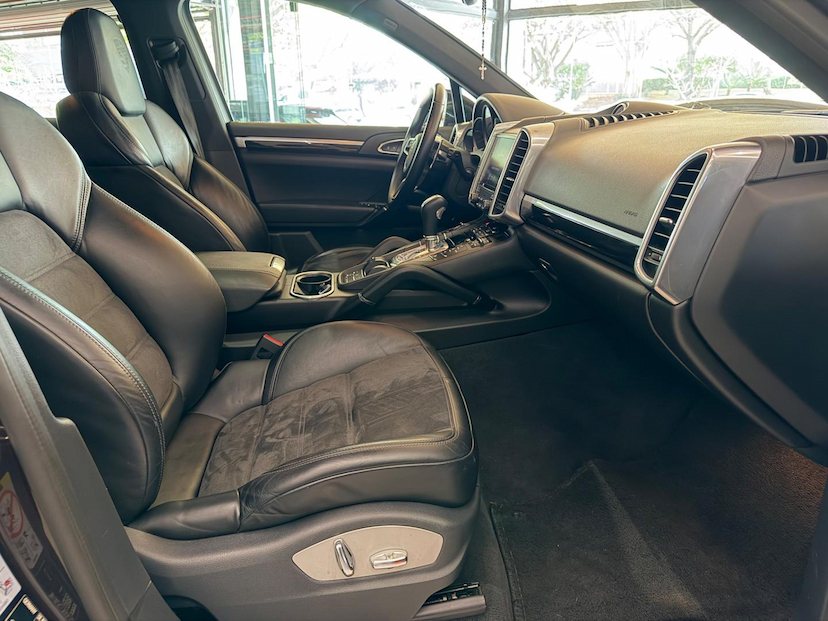 Foto do veículo PORSCHE CAYENNE  V6 2018 75.214 KM 390.000,00