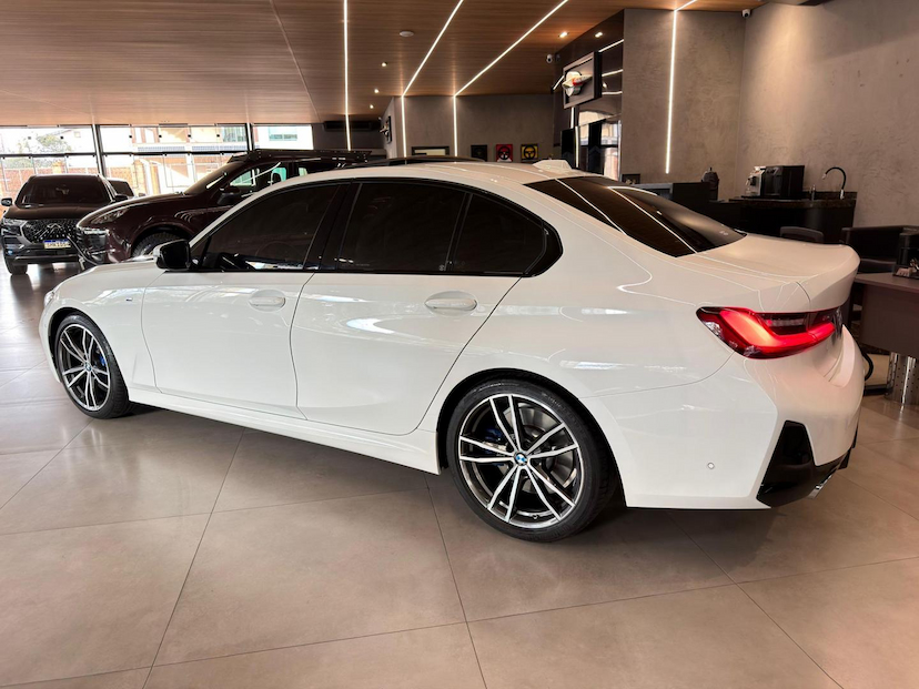 Foto do veículo BMW 320I  M SPORT FLEX 2024 23.400 KM 279.000,00