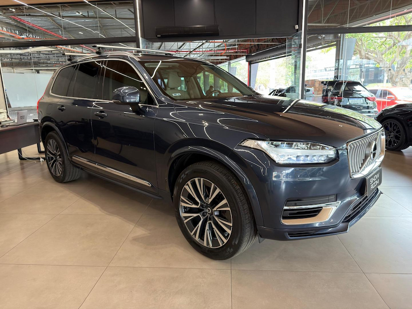 Foto do veículo VOLVO XC90  T8 MOMENTUM 2021 57.000 KM 235.000,00