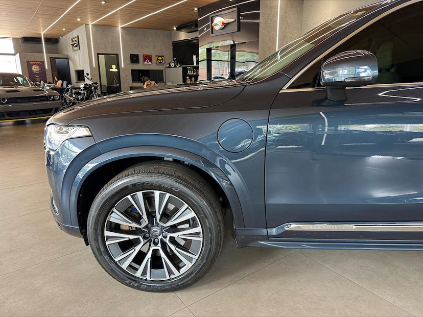 Foto do veículo VOLVO XC90  T8 MOMENTUM 2021 57.000 KM 235.000,00