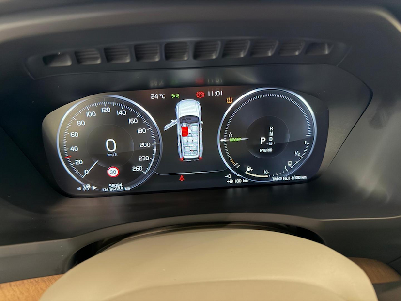 Foto do veículo VOLVO XC90  T8 MOMENTUM 2021 57.000 KM 235.000,00