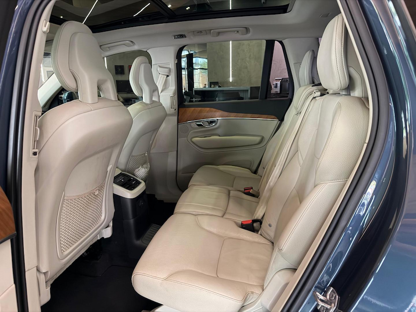 Foto do veículo VOLVO XC90  T8 MOMENTUM 2021 57.000 KM 235.000,00