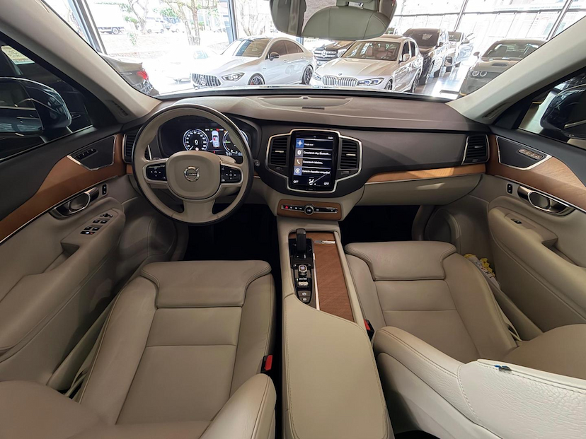 Foto do veículo VOLVO XC90  T8 MOMENTUM 2021 57.000 KM 235.000,00
