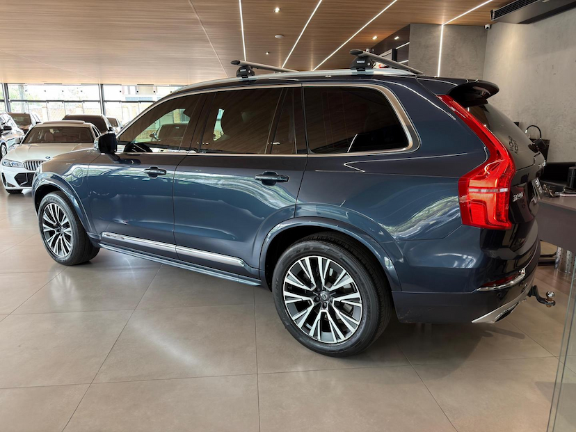 Foto do veículo VOLVO XC90  T8 MOMENTUM 2021 57.000 KM 235.000,00