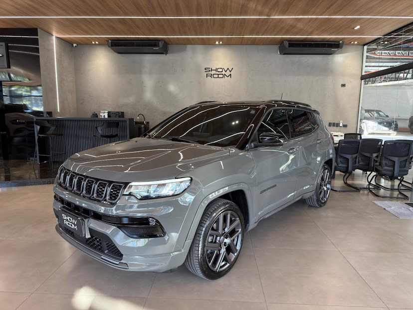 Foto do veículo JEEP COMPASS  SERIE S T 2025 25.673 KM 175.000,00