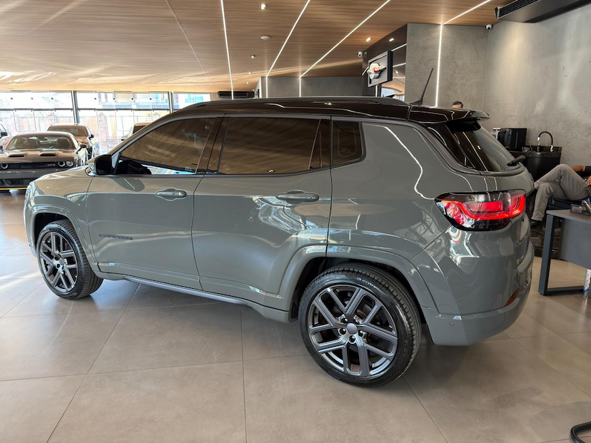 Foto do veículo JEEP COMPASS  SERIE S T 2025 25.673 KM 175.000,00