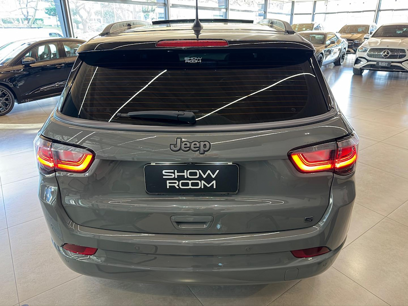 Foto do veículo JEEP COMPASS  SERIE S T 2025 25.673 KM 175.000,00