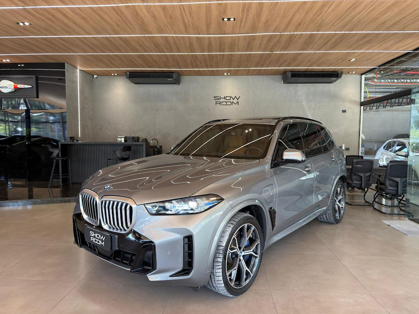 Foto do veículo BMW X5  XDRIVE50E MSP 2025 15.218 KM 619.000,00