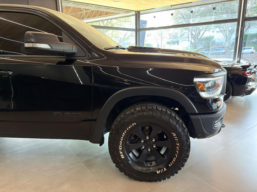 Foto do veículo RAM 1500  REBEL HEMI 2022 68.100 KM 319.000,00