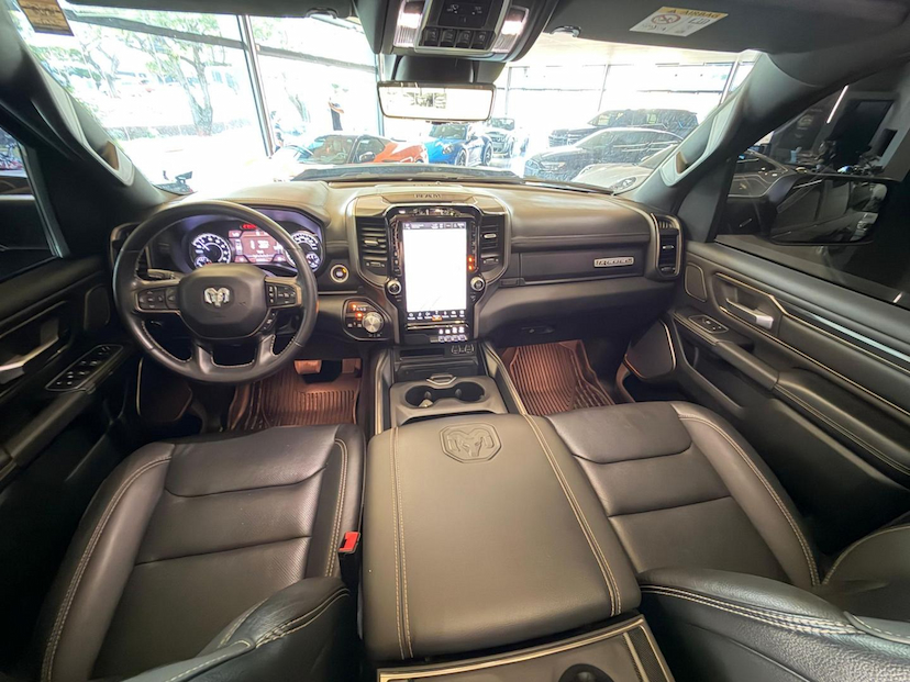 Foto do veículo RAM 1500  REBEL HEMI 2022 68.100 KM 319.000,00