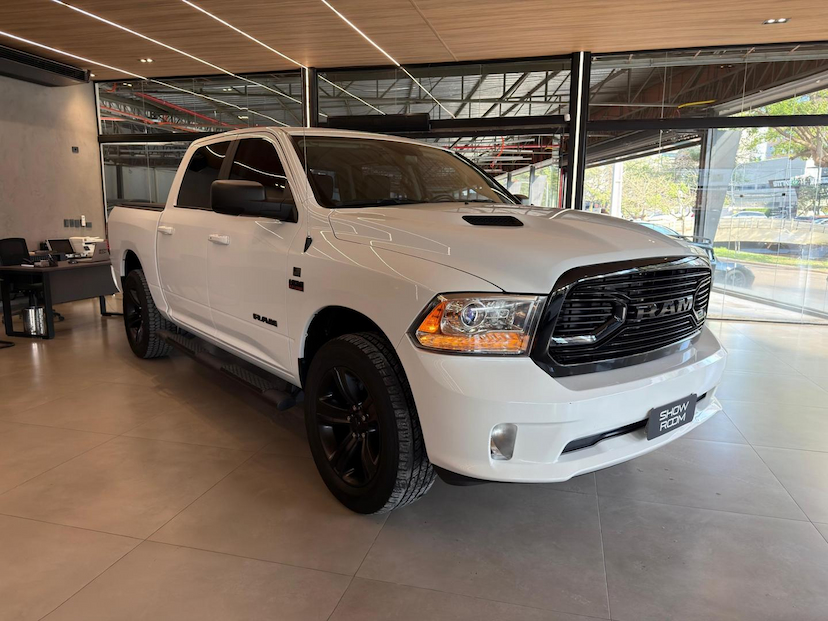 Foto do veículo RAM CLASSIC  LAIE 2022 34.645 KM 255.000,00