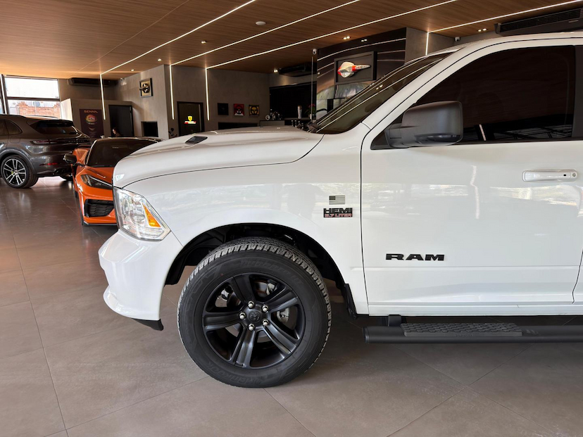 Foto do veículo RAM CLASSIC  LAIE 2022 34.645 KM 255.000,00