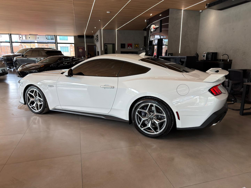 Foto do veículo FORD MUSTANG  NEW GT V8 2024 8.984 KM 469.000,00