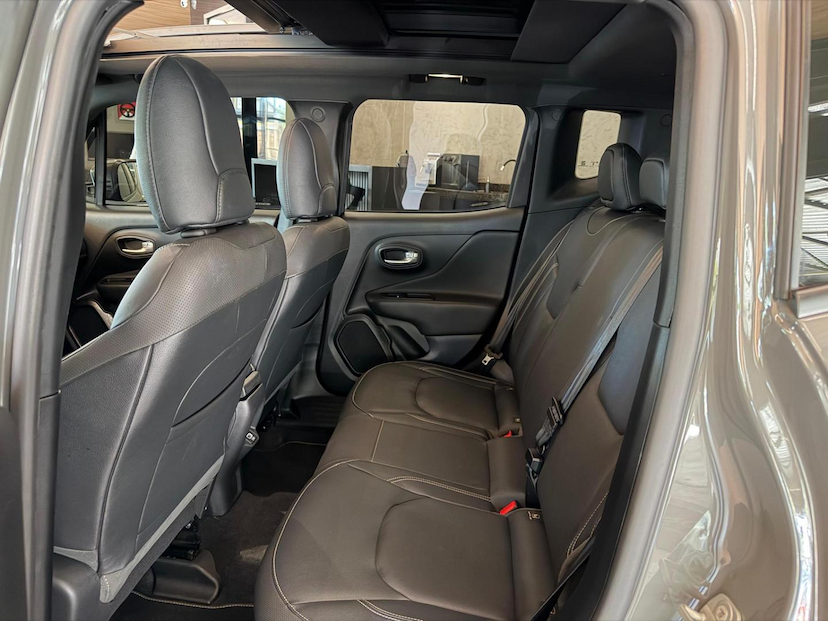 Foto do veículo JEEP RENEGADE  S T2704X4T 2024 22.818 KM 123.000,00