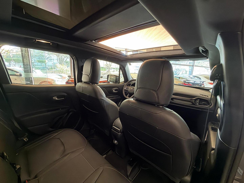 Foto do veículo JEEP RENEGADE  S T2704X4T 2024 22.818 KM 123.000,00