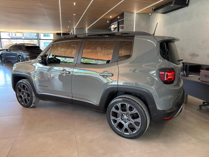 Foto do veículo JEEP RENEGADE  S T2704X4T 2024 22.818 KM 123.000,00