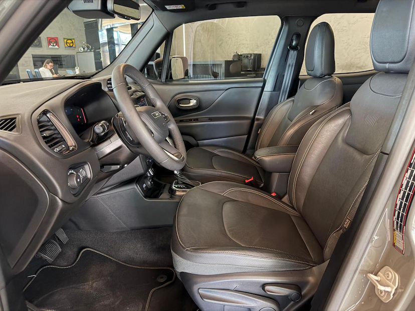 Foto do veículo JEEP RENEGADE  S T2704X4T 2024 22.818 KM 123.000,00