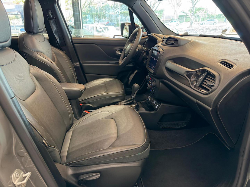 Foto do veículo JEEP RENEGADE  S T2704X4T 2024 22.818 KM 123.000,00