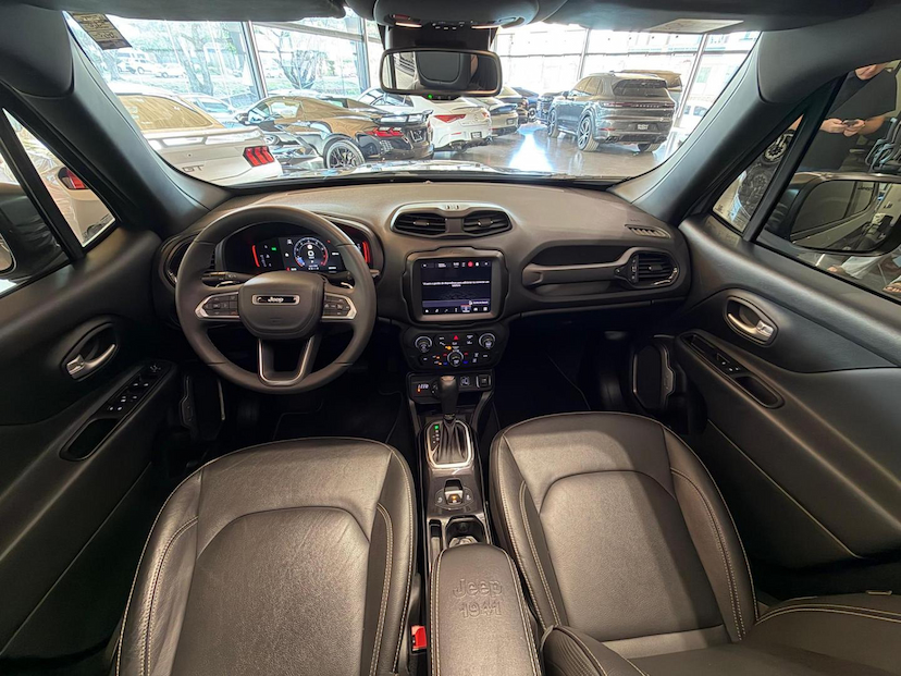 Foto do veículo JEEP RENEGADE  S T2704X4T 2024 22.818 KM 123.000,00