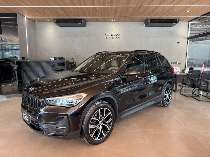 Foto do veículo BMW X1  S20I ACTIVEFLEX 2022 36.900 KM 165.000,00