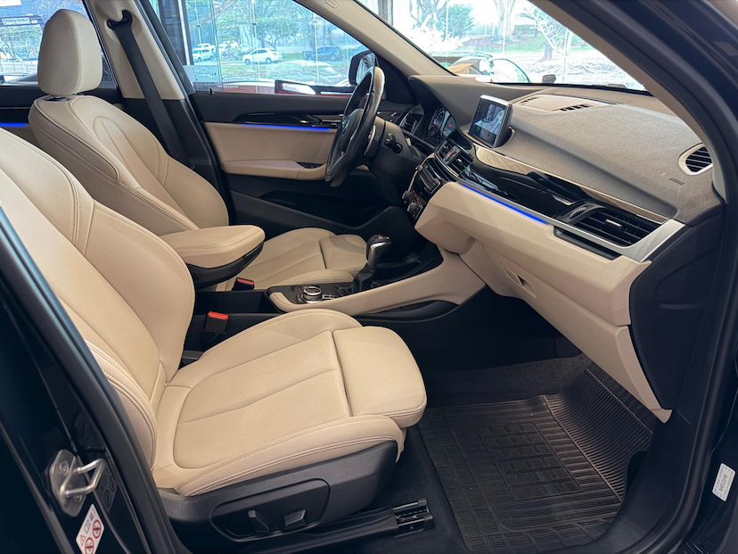 Foto do veículo BMW X1  S20I ACTIVEFLEX 2022 36.900 KM 165.000,00