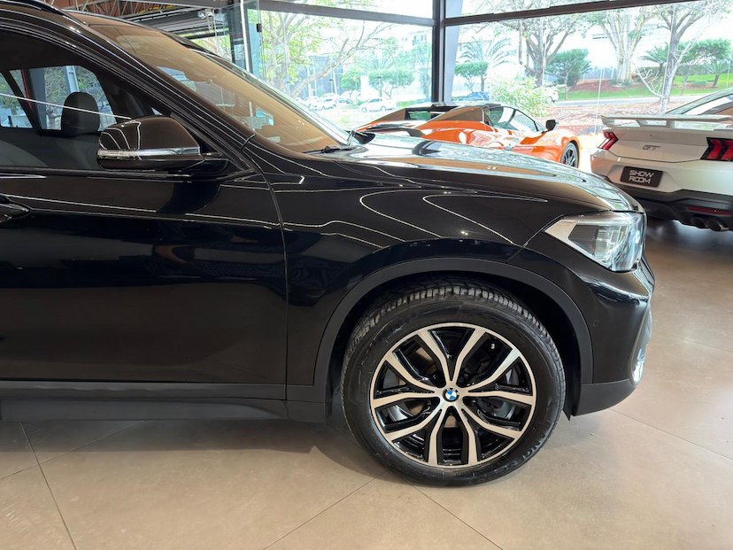 Foto do veículo BMW X1  S20I ACTIVEFLEX 2022 36.900 KM 165.000,00