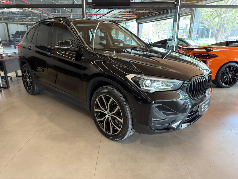 Foto do veículo BMW X1  S20I ACTIVEFLEX 2022 36.900 KM 165.000,00
