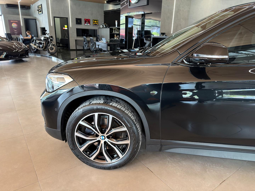 Foto do veículo BMW X1  S20I ACTIVEFLEX 2022 36.900 KM 165.000,00