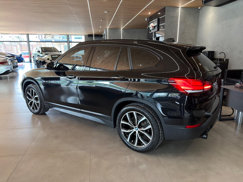 Foto do veículo BMW X1  S20I ACTIVEFLEX 2022 36.900 KM 165.000,00