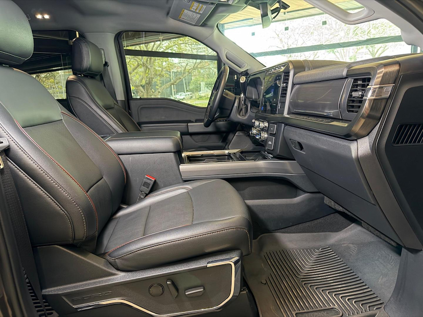 Foto do veículo FORD F-250 F-250 6.7 LARIAT 4X4 V8 TURBO DIESEL CD 4P AUTOMÁTICO 2024 59.800 KM 1.040.000,00
