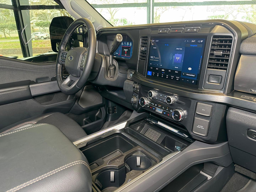 Foto do veículo FORD F-250 F-250 6.7 LARIAT 4X4 V8 TURBO DIESEL CD 4P AUTOMÁTICO 2024 59.800 KM 1.040.000,00