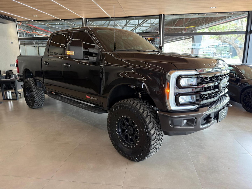 Foto do veículo FORD F-250 F-250 6.7 LARIAT 4X4 V8 TURBO DIESEL CD 4P AUTOMÁTICO 2024 59.800 KM 1.040.000,00