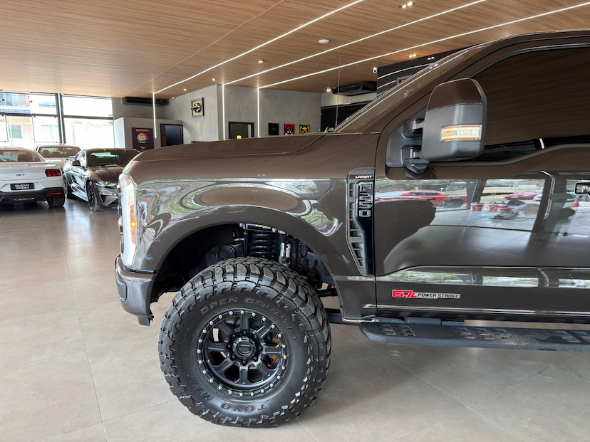 Foto do veículo FORD F-250 F-250 6.7 LARIAT 4X4 V8 TURBO DIESEL CD 4P AUTOMÁTICO 2024 59.800 KM 1.040.000,00