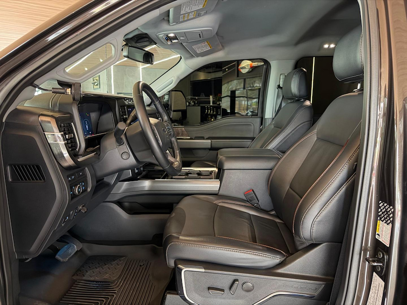 Foto do veículo FORD F-250 F-250 6.7 LARIAT 4X4 V8 TURBO DIESEL CD 4P AUTOMÁTICO 2024 59.800 KM 1.040.000,00