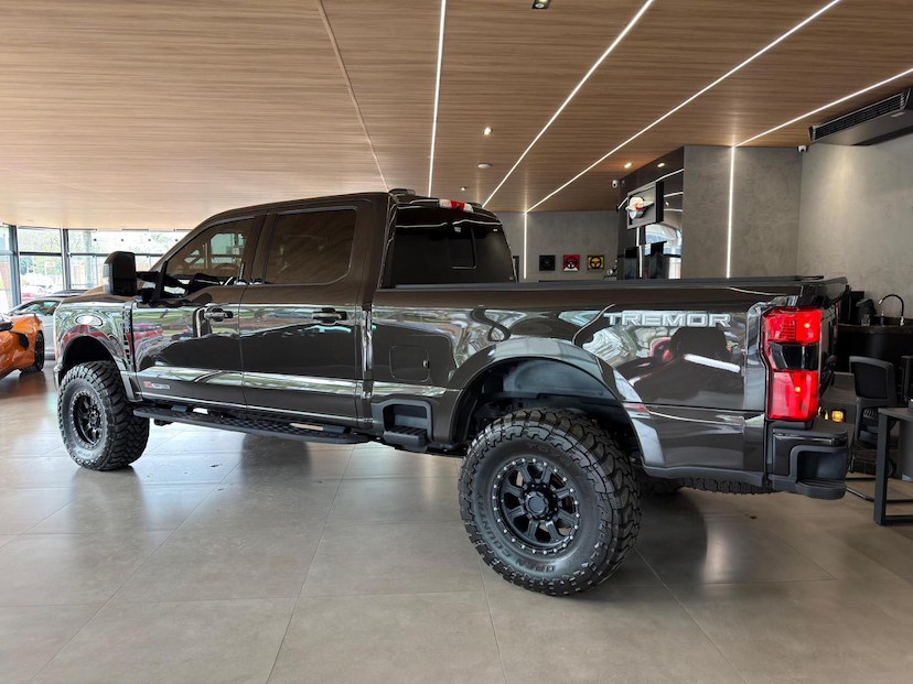 Foto do veículo FORD F-250 F-250 6.7 LARIAT 4X4 V8 TURBO DIESEL CD 4P AUTOMÁTICO 2024 59.800 KM 1.040.000,00