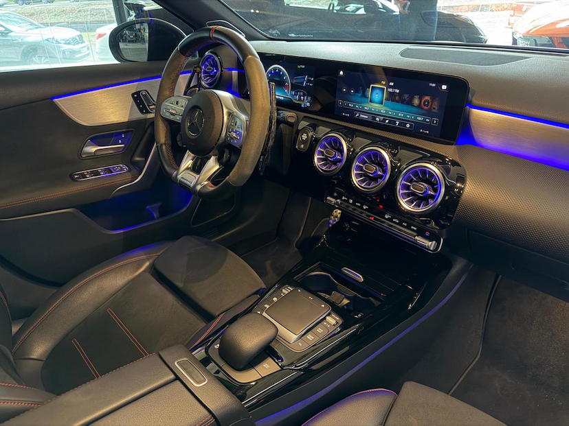 Foto do veículo MERCEDES-BENZ A 45 AMG  4M 2021 26.800 KM 373.000,00