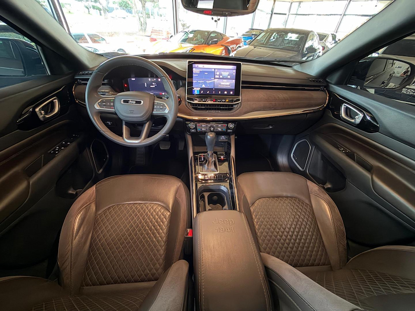 Foto do veículo JEEP COMMANDER  OVR T270 2023 67.500 KM 145.000,00