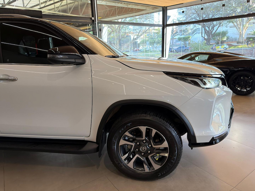 Foto do veículo TOYOTA HILUX  SWDMDA4MD 2025 6.507 KM 415.000,00