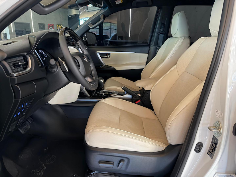 Foto do veículo TOYOTA HILUX  SWDMDA4MD 2025 6.507 KM 415.000,00