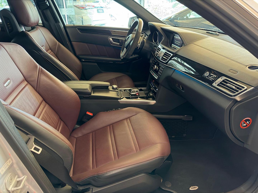 Foto do veículo MERCEDES-BENZ E 63 AMG  2015 74.990 KM 289.000,00