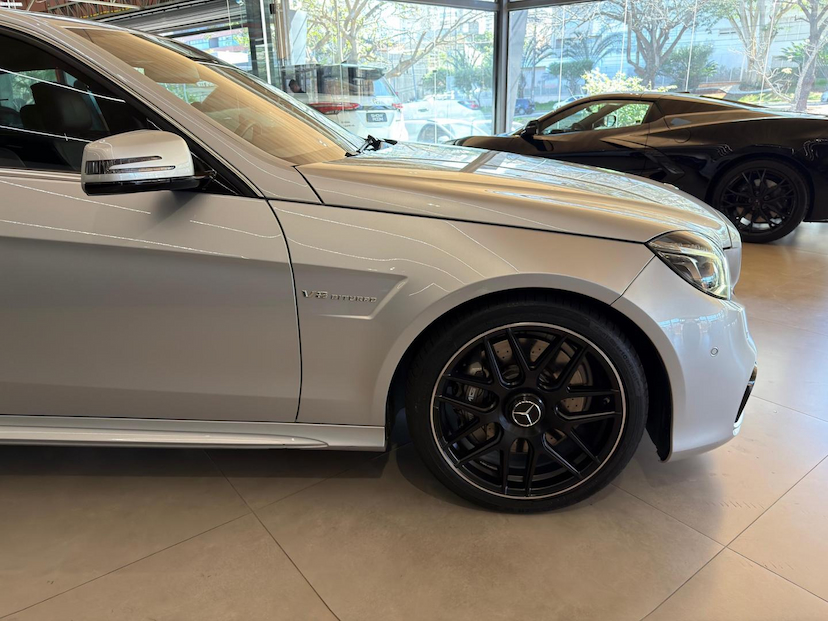 Foto do veículo MERCEDES-BENZ E 63 AMG  2015 74.990 KM 289.000,00