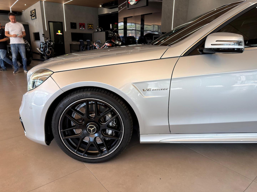 Foto do veículo MERCEDES-BENZ E 63 AMG  2015 74.990 KM 289.000,00