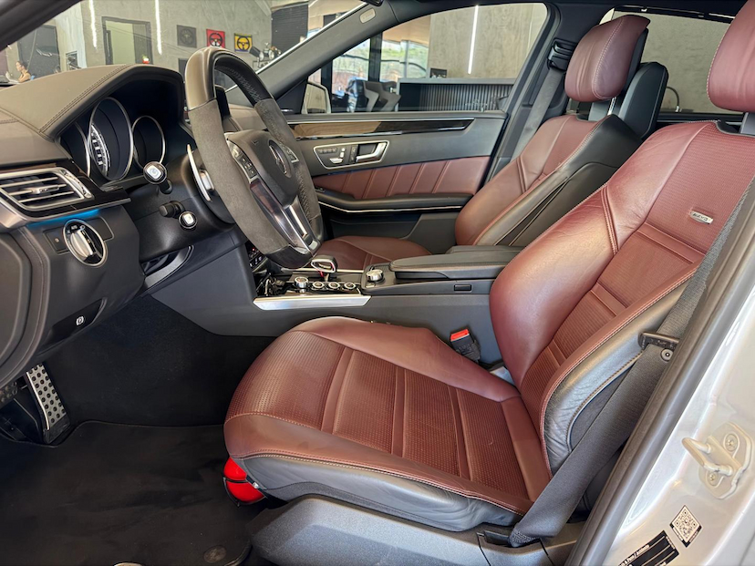 Foto do veículo MERCEDES-BENZ E 63 AMG  2015 74.990 KM 289.000,00