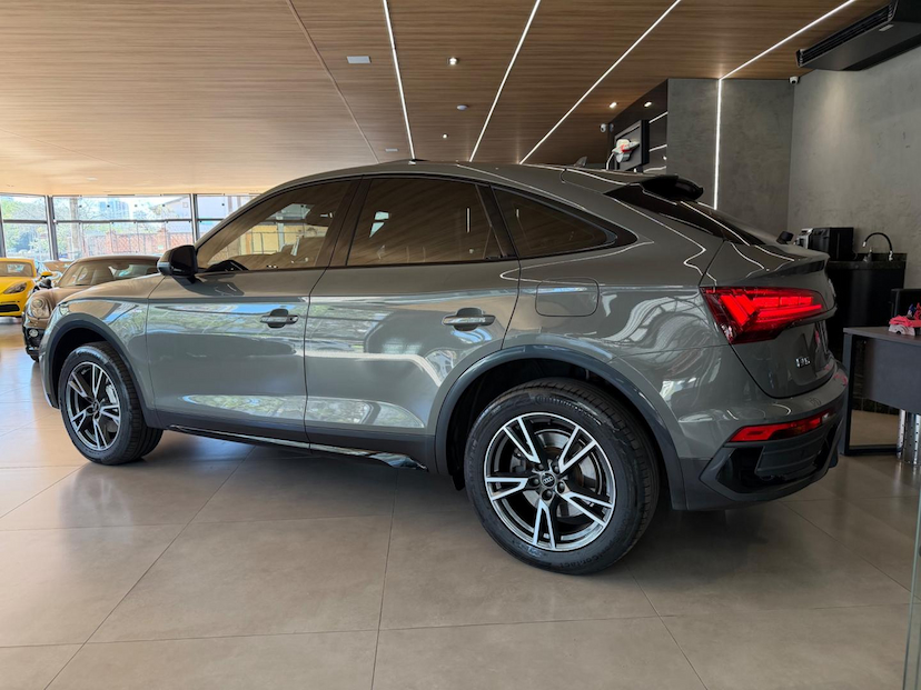 Foto do veículo AUDI Q5  SB P-HIBRIDO 2024 33.500 KM 297.000,00