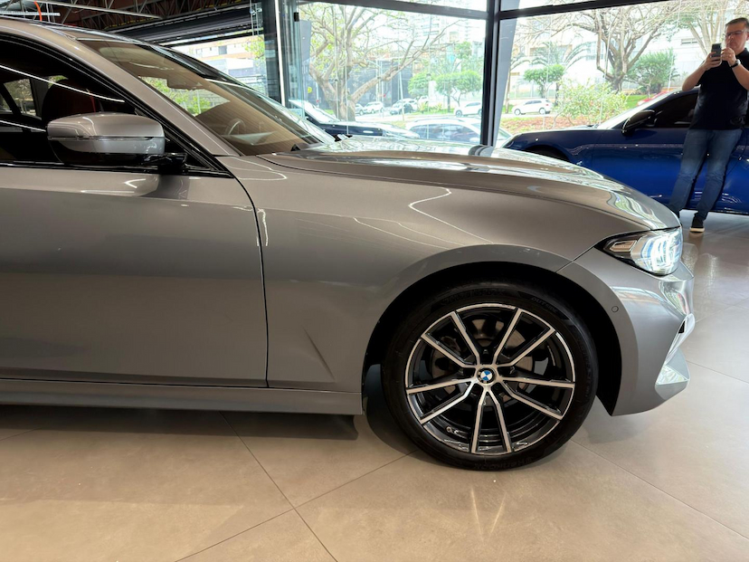 Foto do veículo BMW 320I  SPORT GP FLEX 2024 7.097 KM 269.000,00