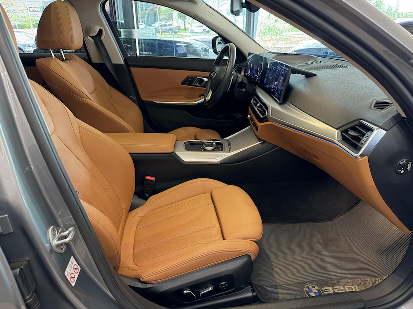 Foto do veículo BMW 320I  SPORT GP FLEX 2024 7.097 KM 269.000,00