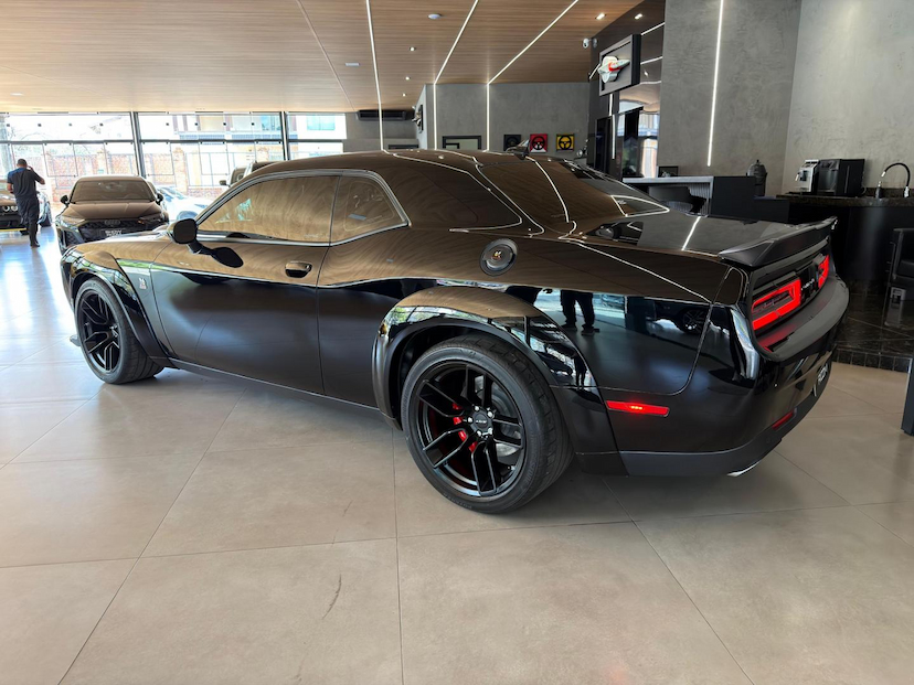 Foto do veículo DODGE CHALLENGER  RT SCAT PACK WIDEBODY 2023 1.312 KM 890.000,00