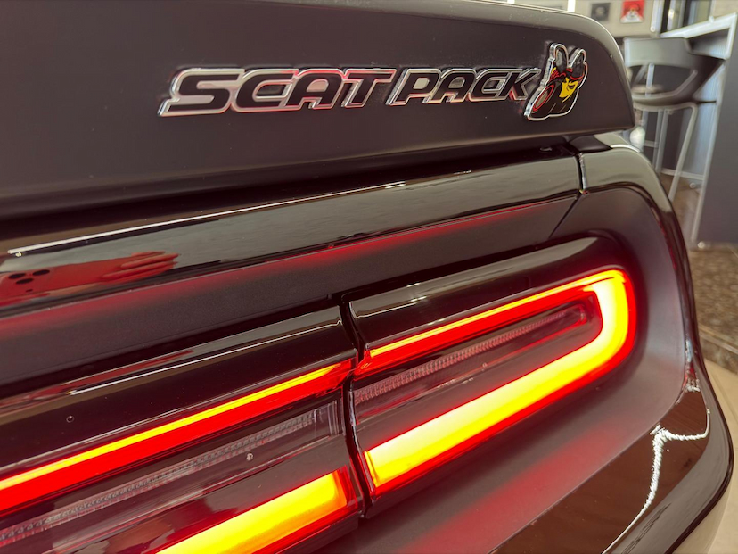 Foto do veículo DODGE CHALLENGER  RT SCAT PACK WIDEBODY 2023 1.312 KM 890.000,00