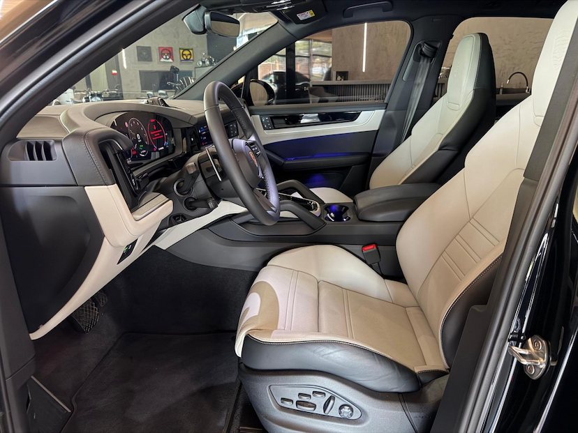 Foto do veículo PORSCHE CAYENNE  PHEV 2026 2.259 KM 809.000,00